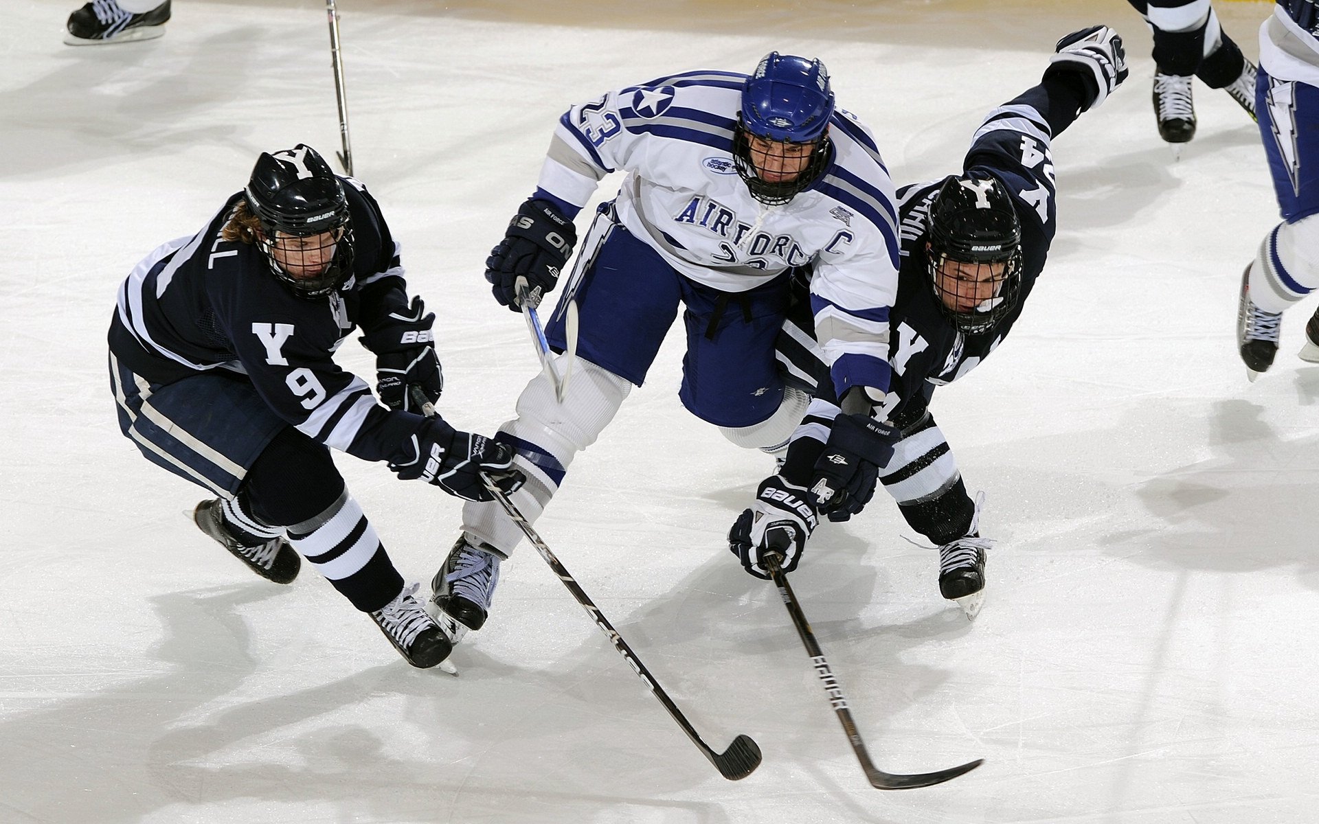 曼联两丢球暴露相同问题，一人防守遭痛批，曼联11秒遭闪击